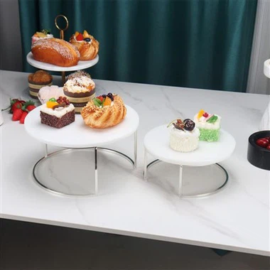 Un portapiatti da dessert può essere utilizzato con diversi tipi di piatti?